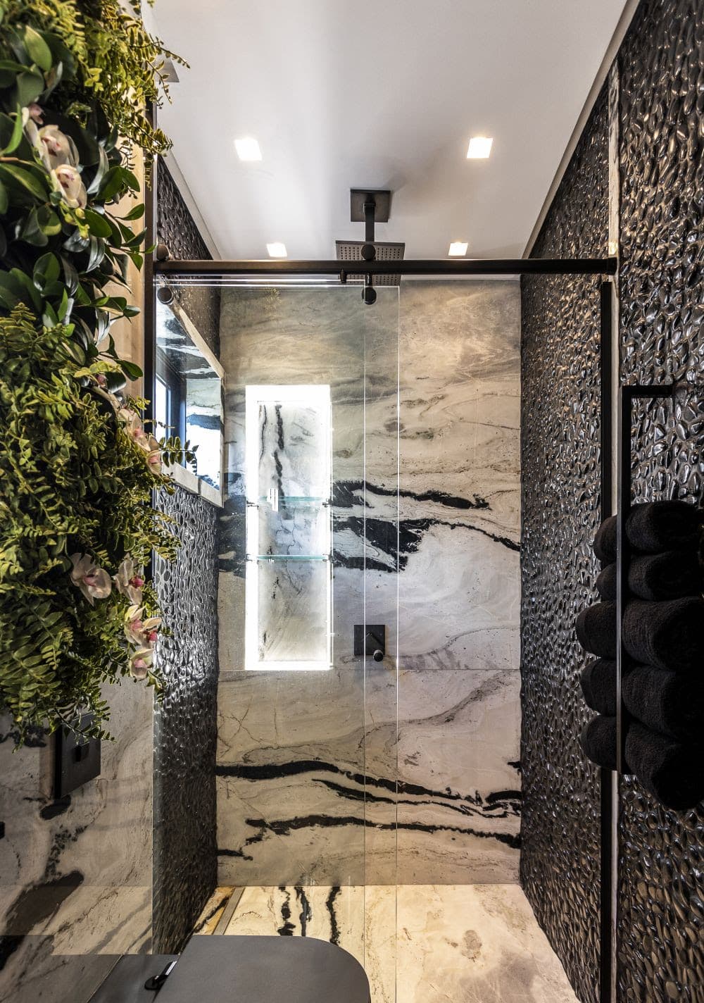 Para inspirar: 6 banheiros com pouca metragem, mais cheios de estilo nas decorações 12 Para inspirar: 6 banheiros com pouca metragem, mais cheios de estilo nas decorações