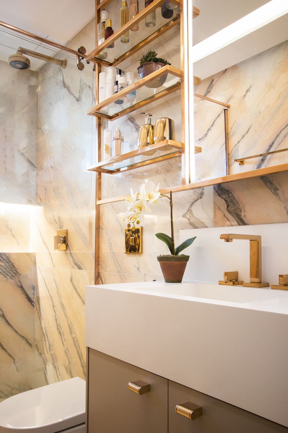 Para inspirar: 6 banheiros com pouca metragem, mais cheios de estilo nas decorações 13 Para inspirar: 6 banheiros com pouca metragem, mais cheios de estilo nas decorações
