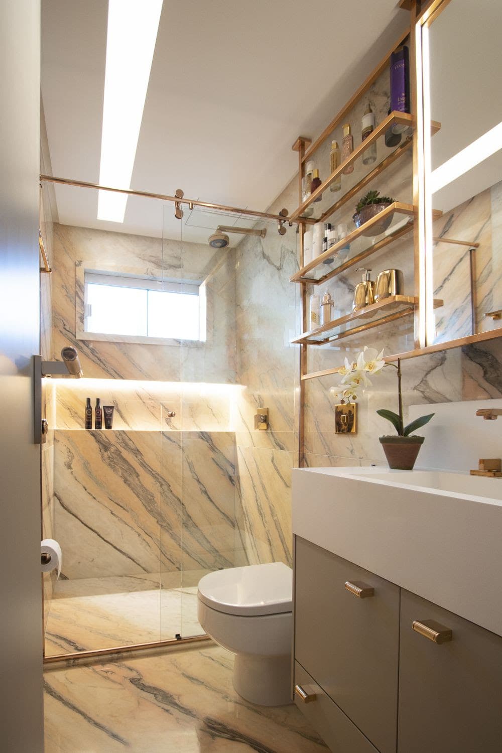 Para inspirar: 6 banheiros com pouca metragem, mais cheios de estilo nas decorações 14 Para inspirar: 6 banheiros com pouca metragem, mais cheios de estilo nas decorações
