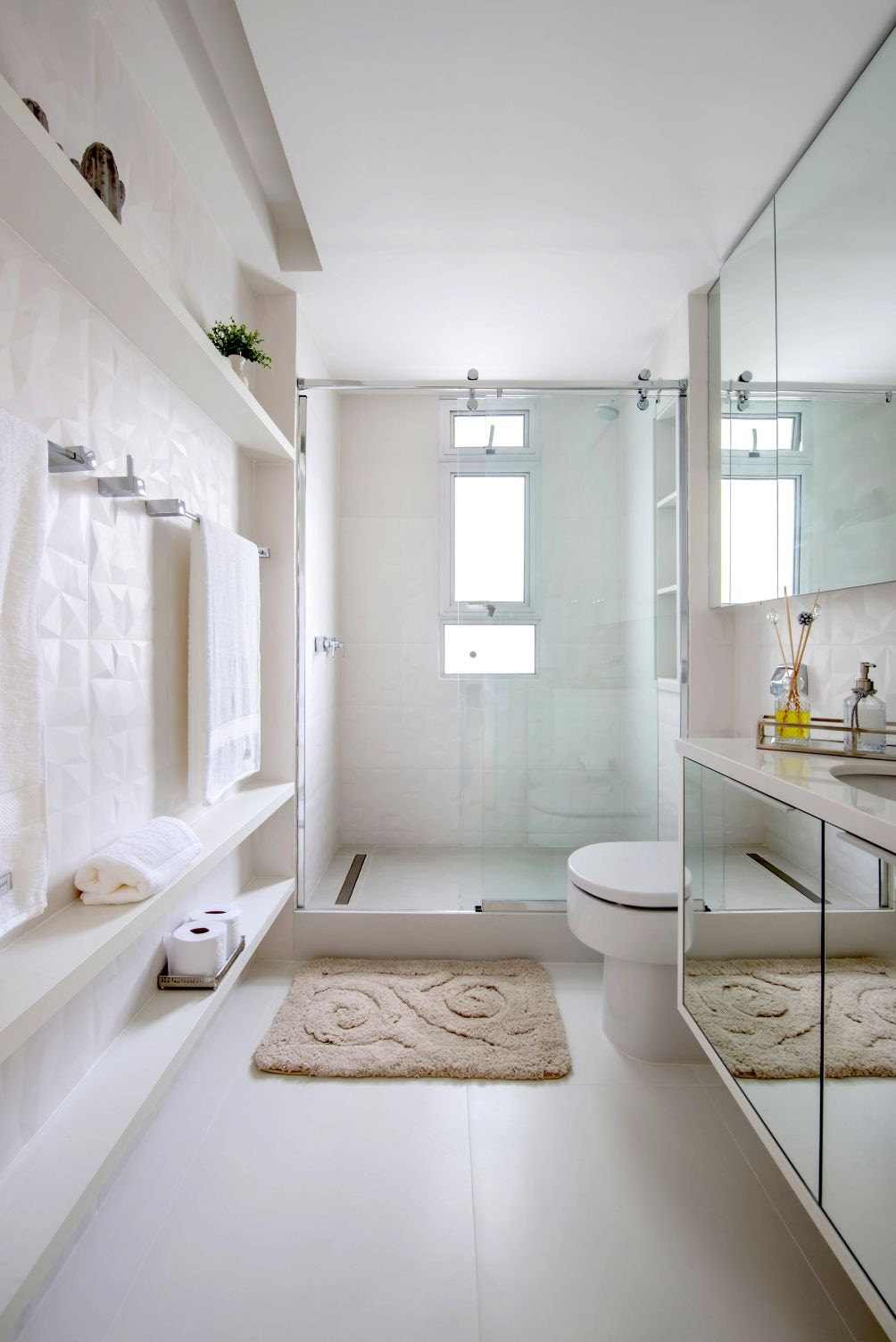 Para inspirar: 6 banheiros com pouca metragem, mais cheios de estilo nas decorações 1 Para inspirar: 6 banheiros com pouca metragem, mais cheios de estilo nas decorações
