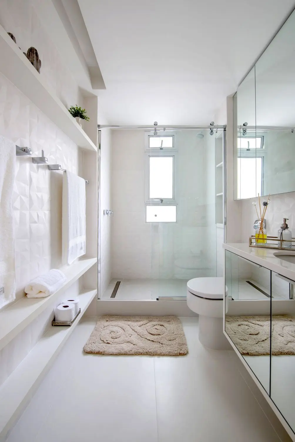 Para inspirar: 6 banheiros com pouca metragem, mais cheios de estilo nas decorações