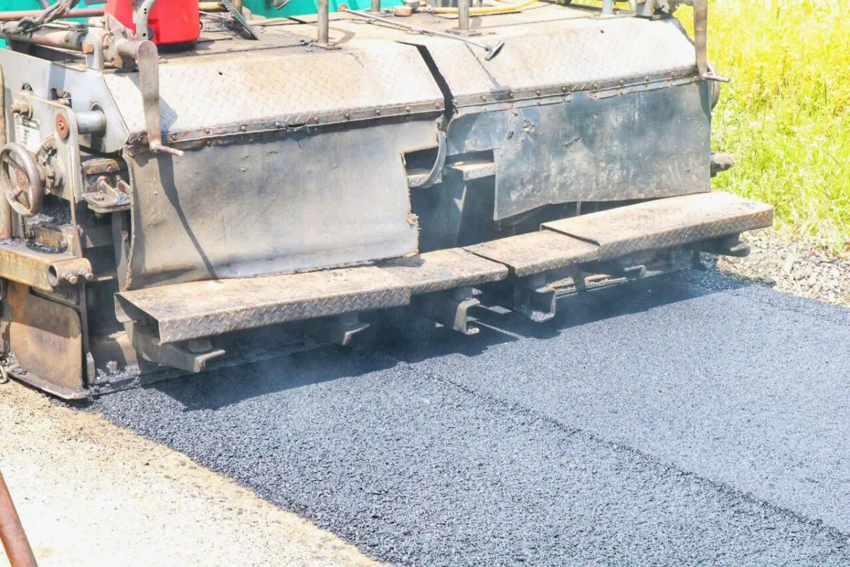 Colocação do asfalto da rodovia Imigrante Giuseppe Gava iniciou nesta quarta-feira