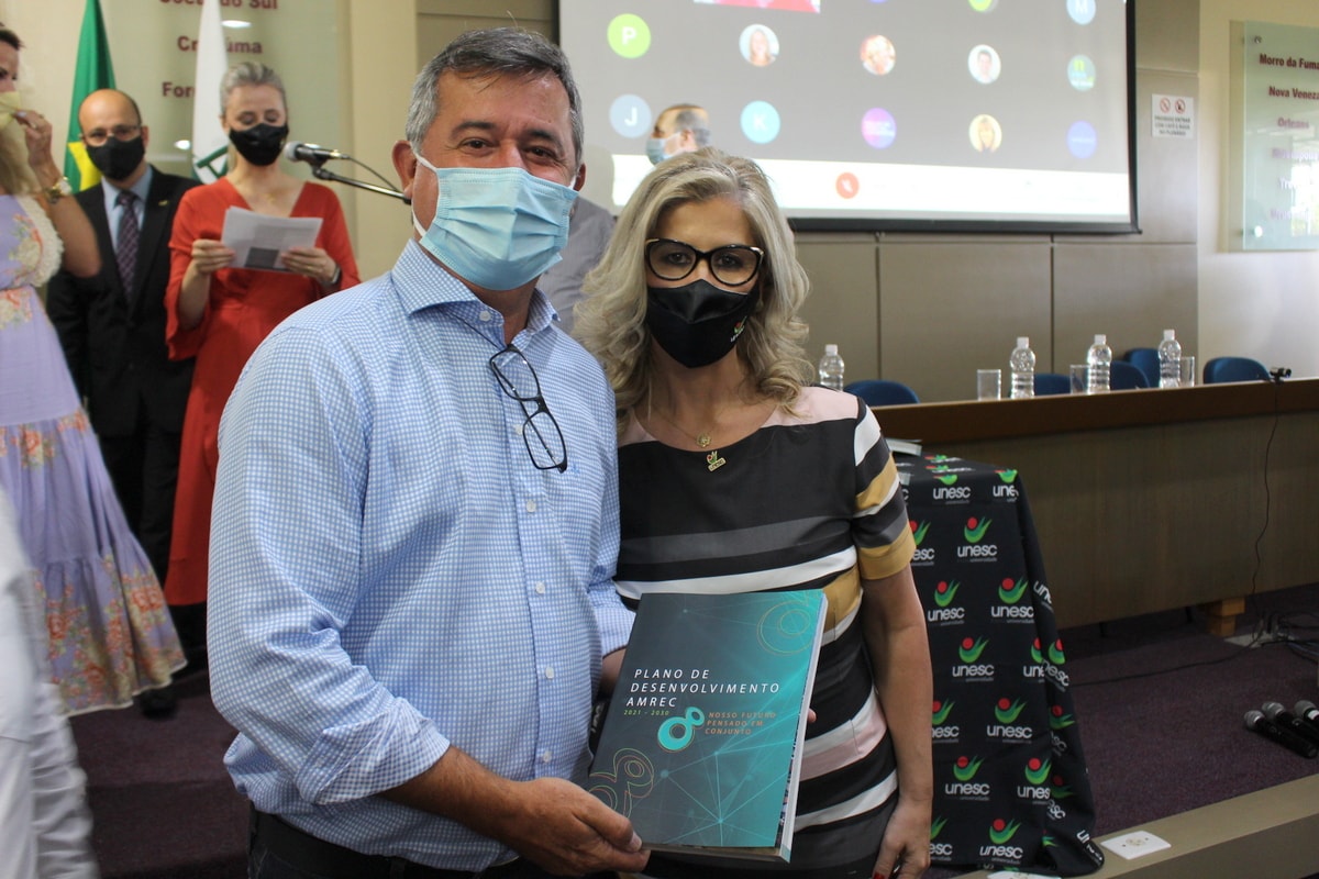 Pronto a ser executado: Plano de Desenvolvimento Socioeconômico é entregue aos municípios da Amrec