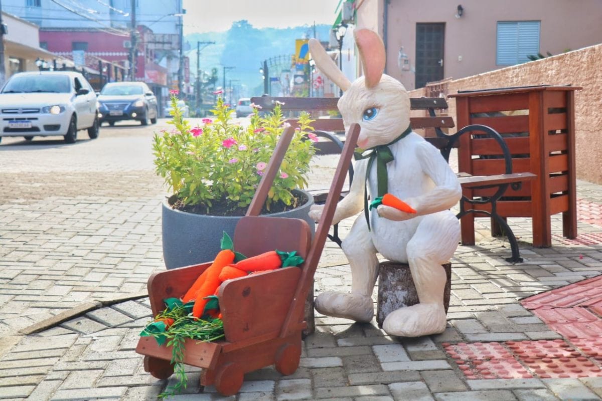 Decoração de Páscoa é instalada em Nova Veneza