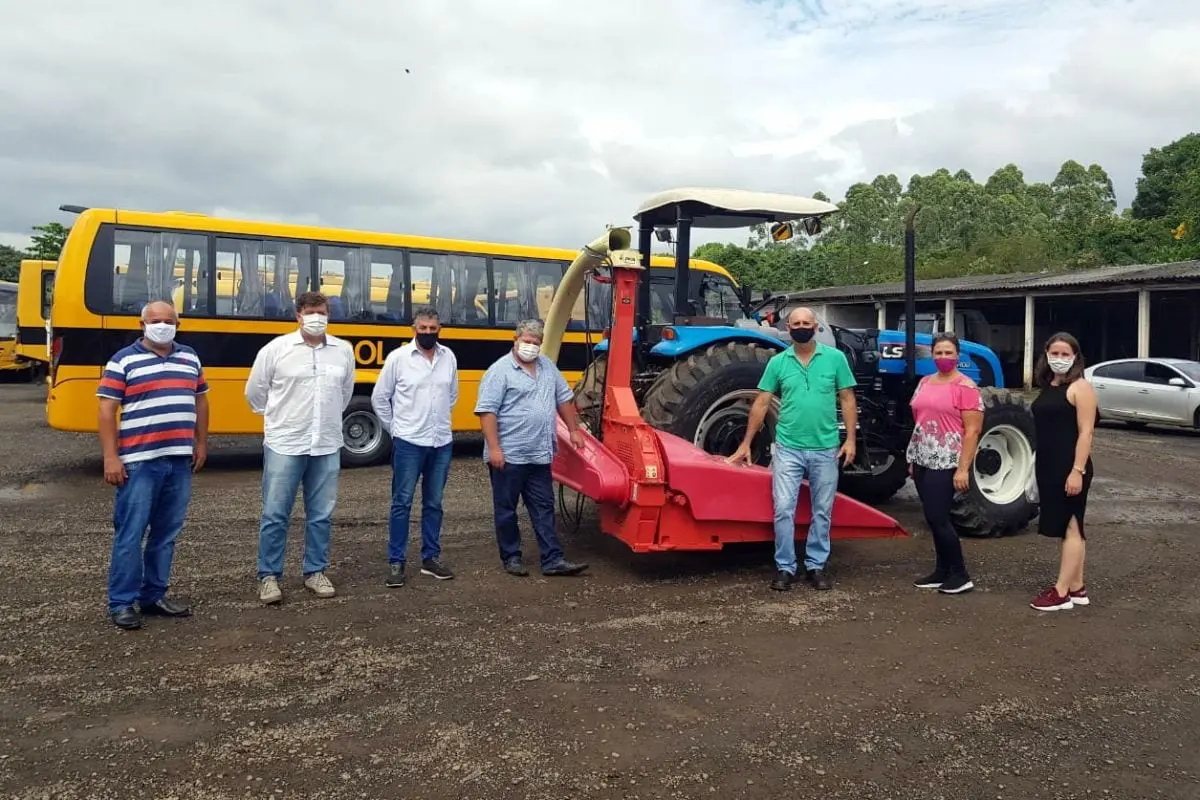 Através de emenda do senador Esperidião Amin, Nova Veneza recebe máquina agrícola