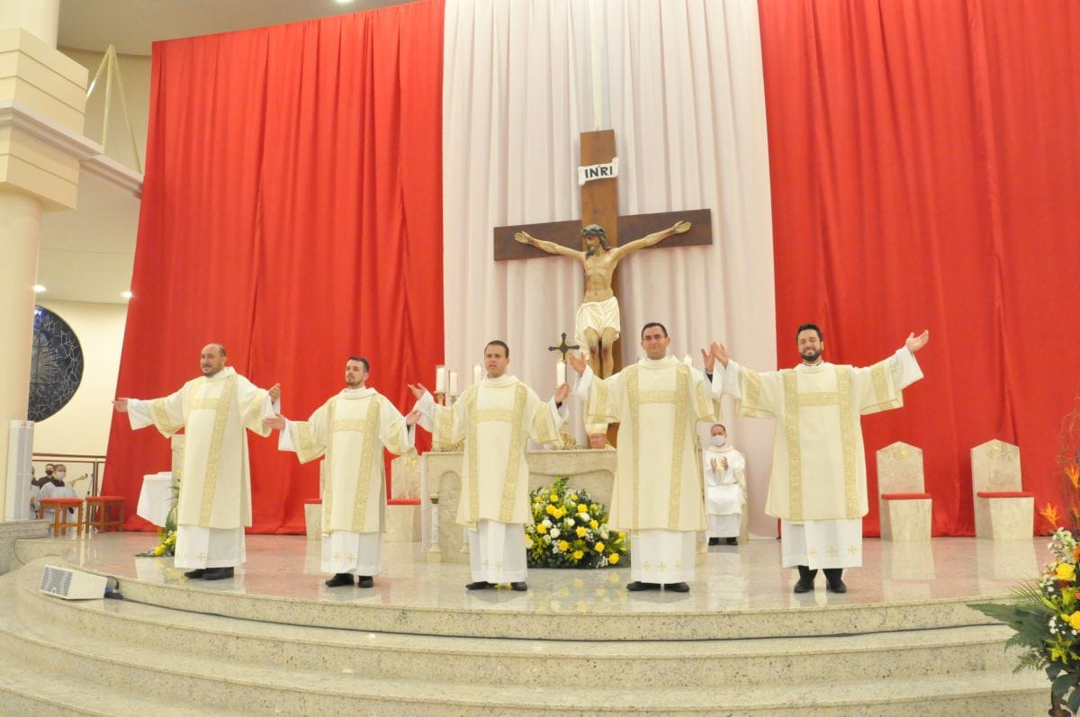 Diocese de Criciúma ordena cinco novos diáconos