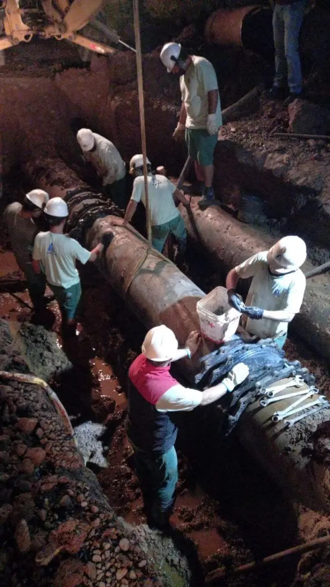 Equipes concluem conserto de adutora da Casan