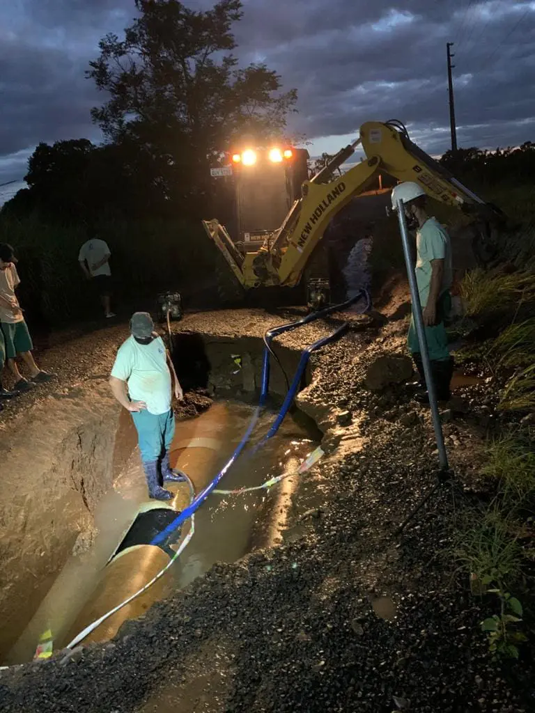 Equipes concluem conserto de adutora da Casan