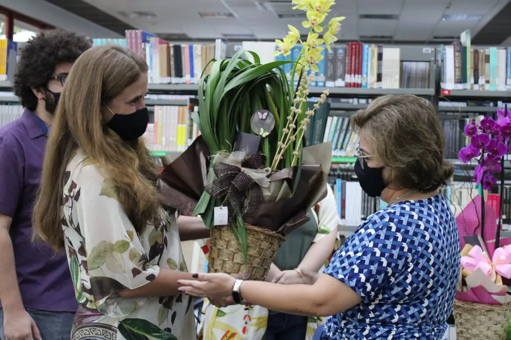 Biblioteca da Unesc recebe doação de mais de 800 livros da área do Direito e de Literatura