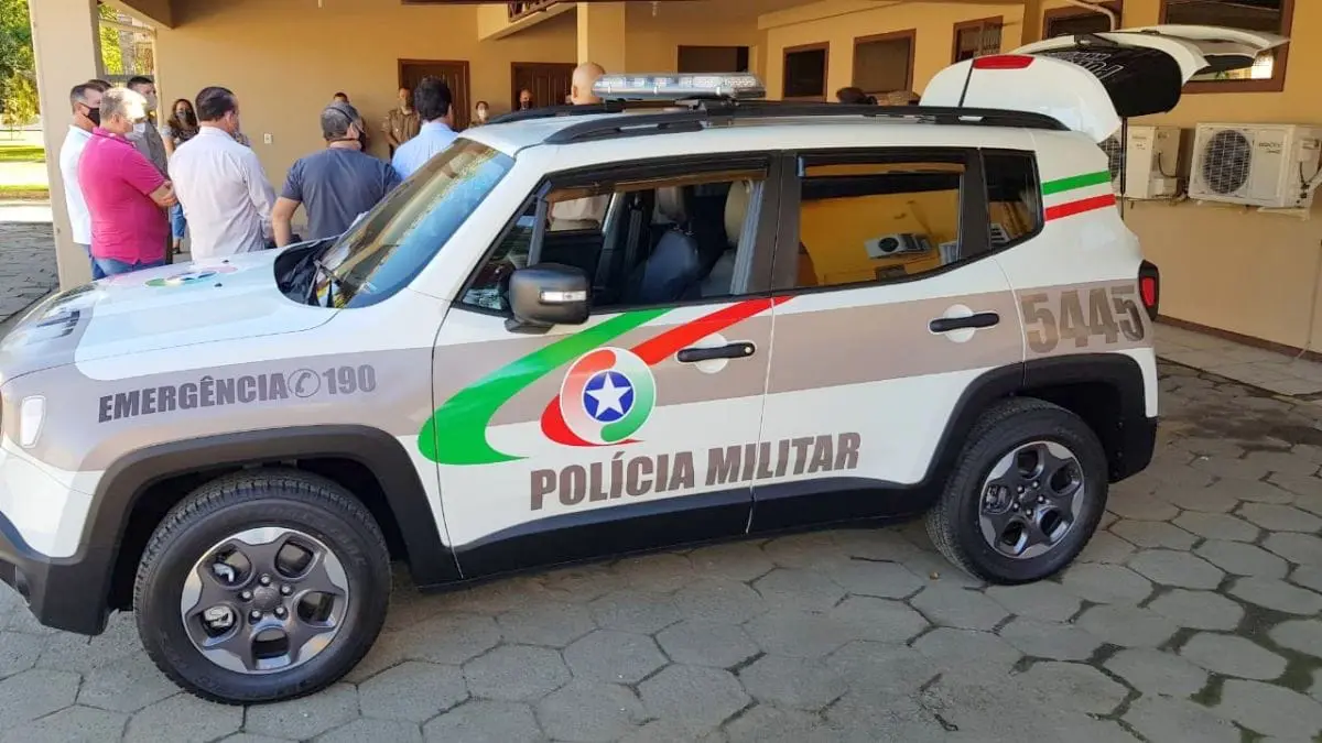 Deputado Minotto entrega viatura e armamento para Polícia Militar de Forquilhinha