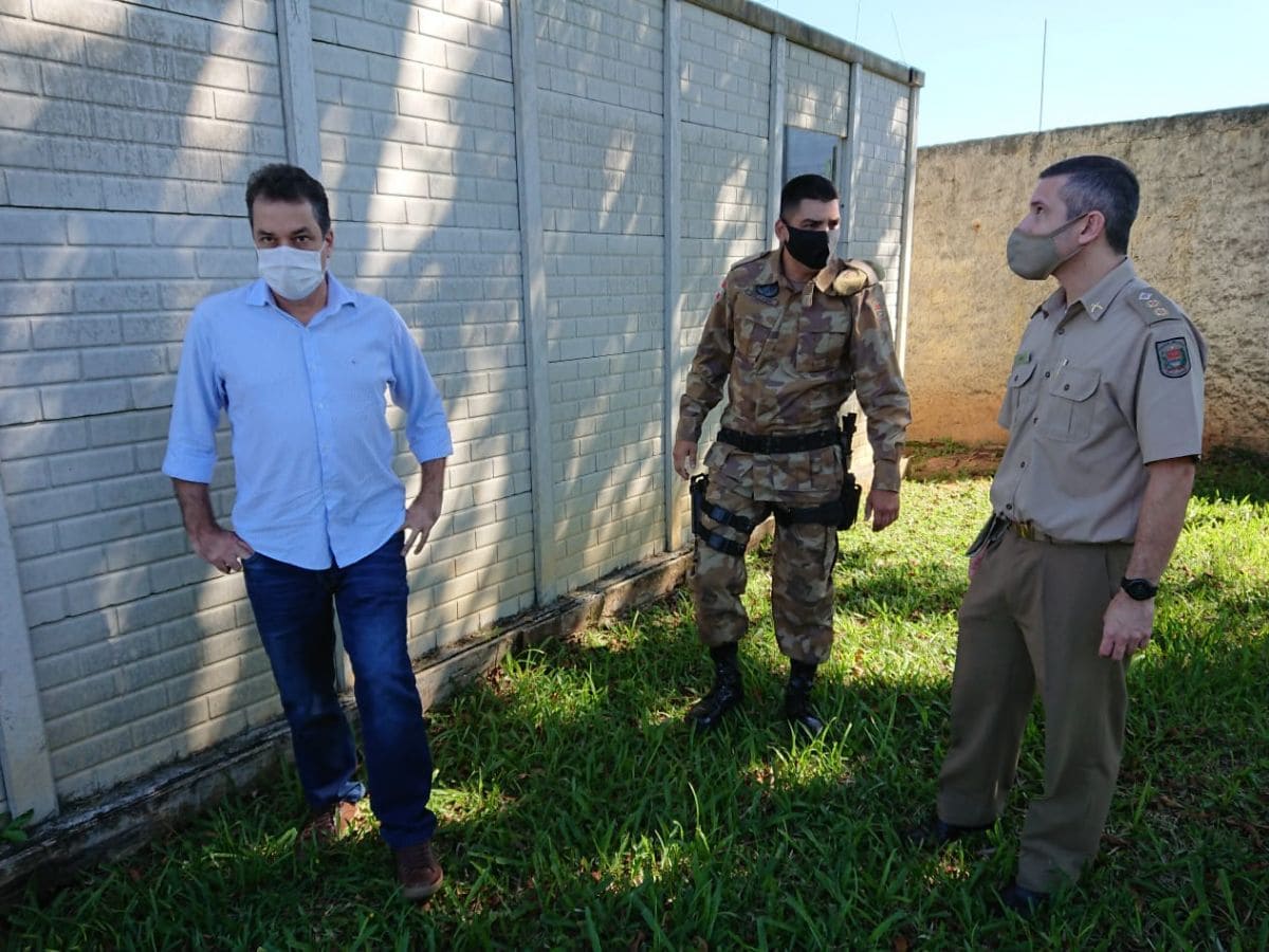 Deputado Rodrigo Minotto visita companhia do grupo Tático de Criciúma