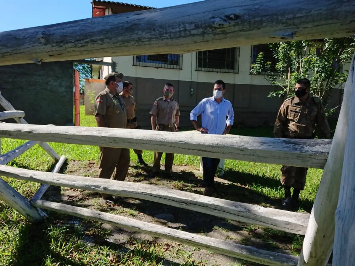 Deputado Rodrigo Minotto visita companhia do grupo Tático de Criciúma