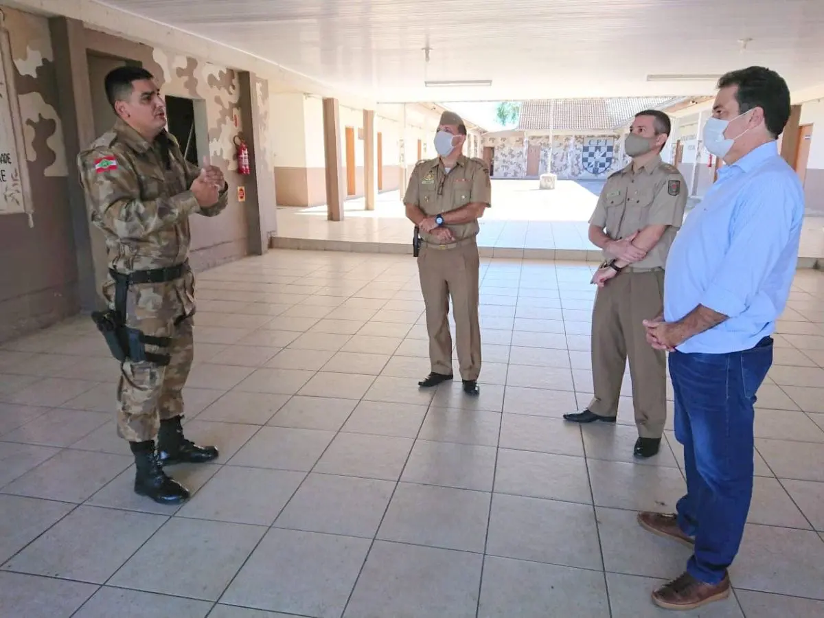 Deputado Rodrigo Minotto visita companhia do grupo Tático de Criciúma