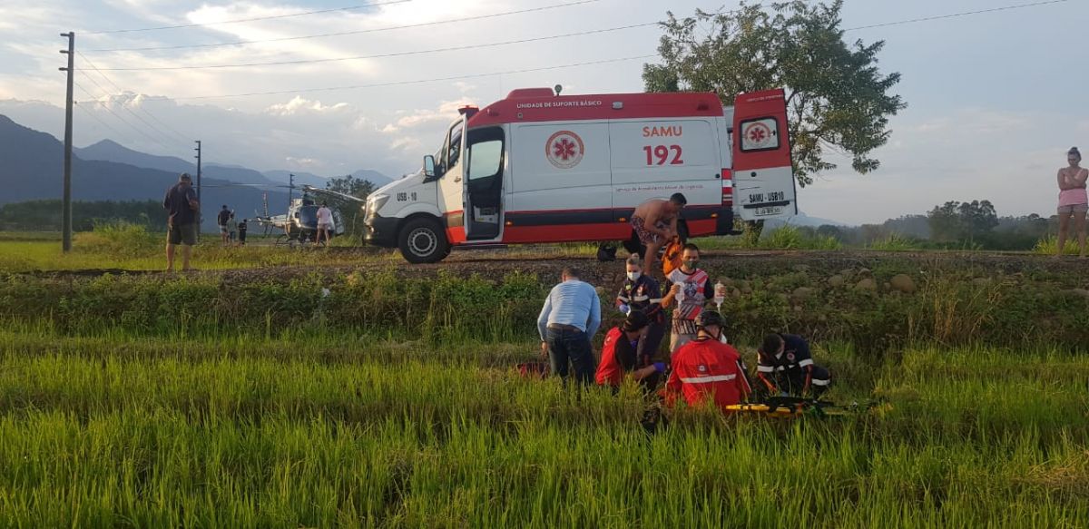Aeronave do Sarasul é acionada para socorrer motociclista em Nova Veneza