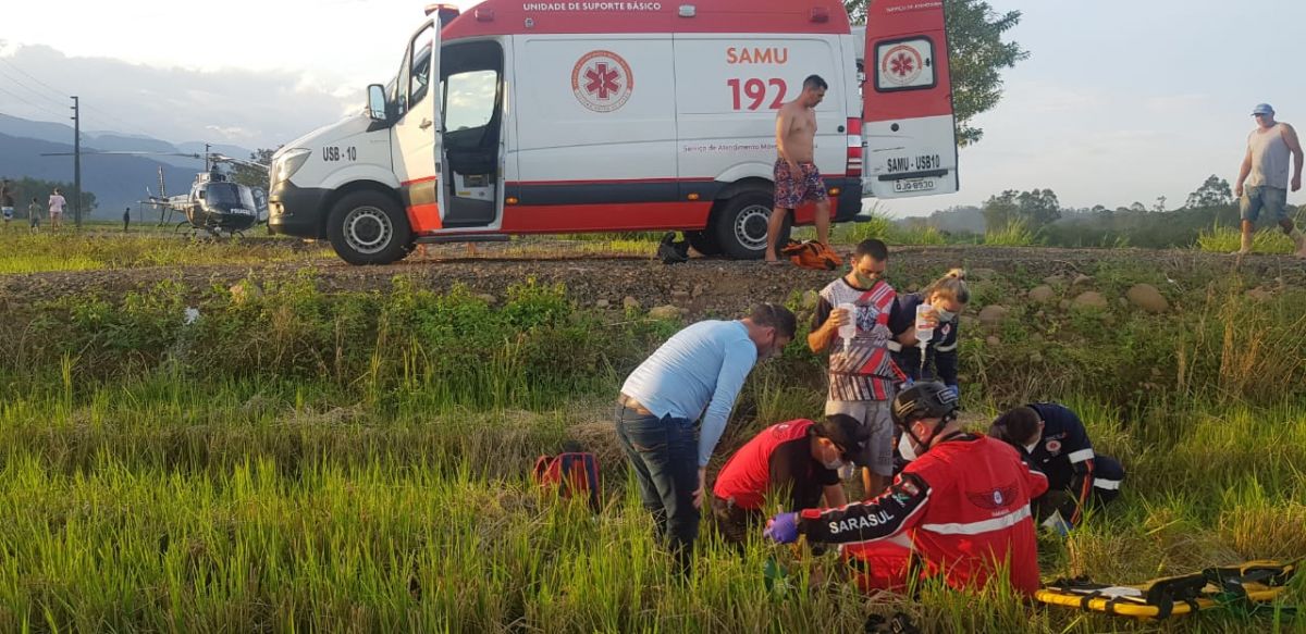 Aeronave do Sarasul é acionada para socorrer motociclista em Nova Veneza