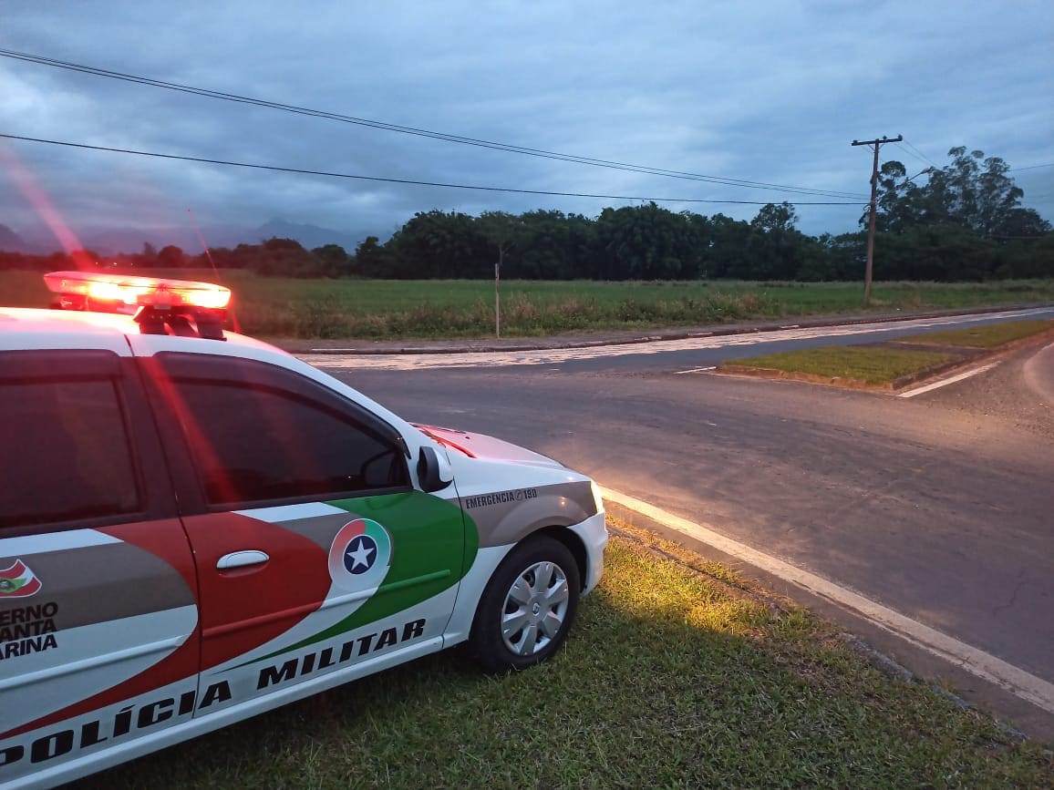 Após colisão com picape, motociclista fica ferido em Nova Veneza