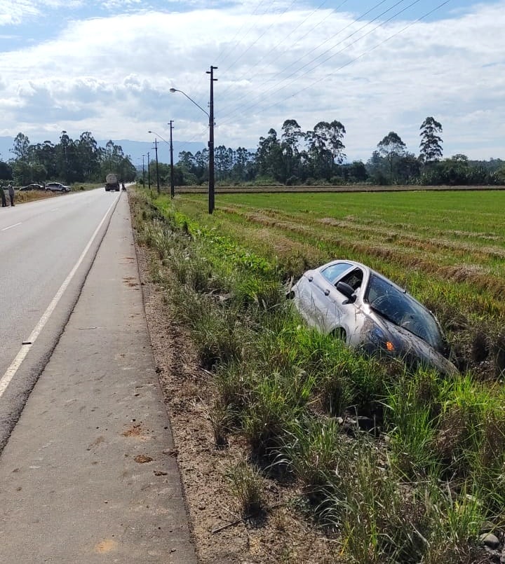 Condutor foge após se envolver em acidente em Nova Veneza