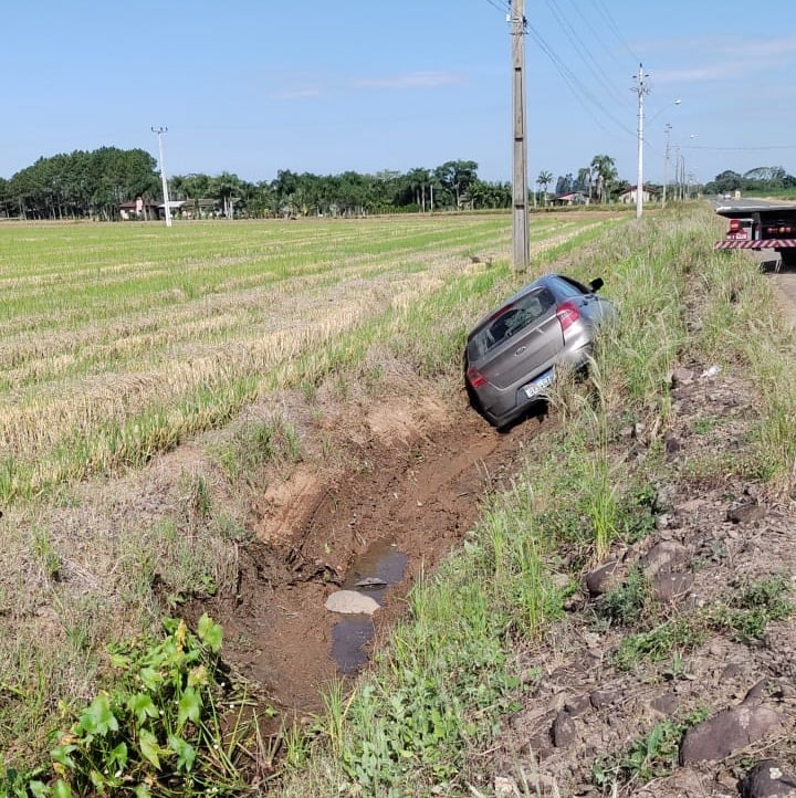 Condutor foge após se envolver em acidente em Nova Veneza