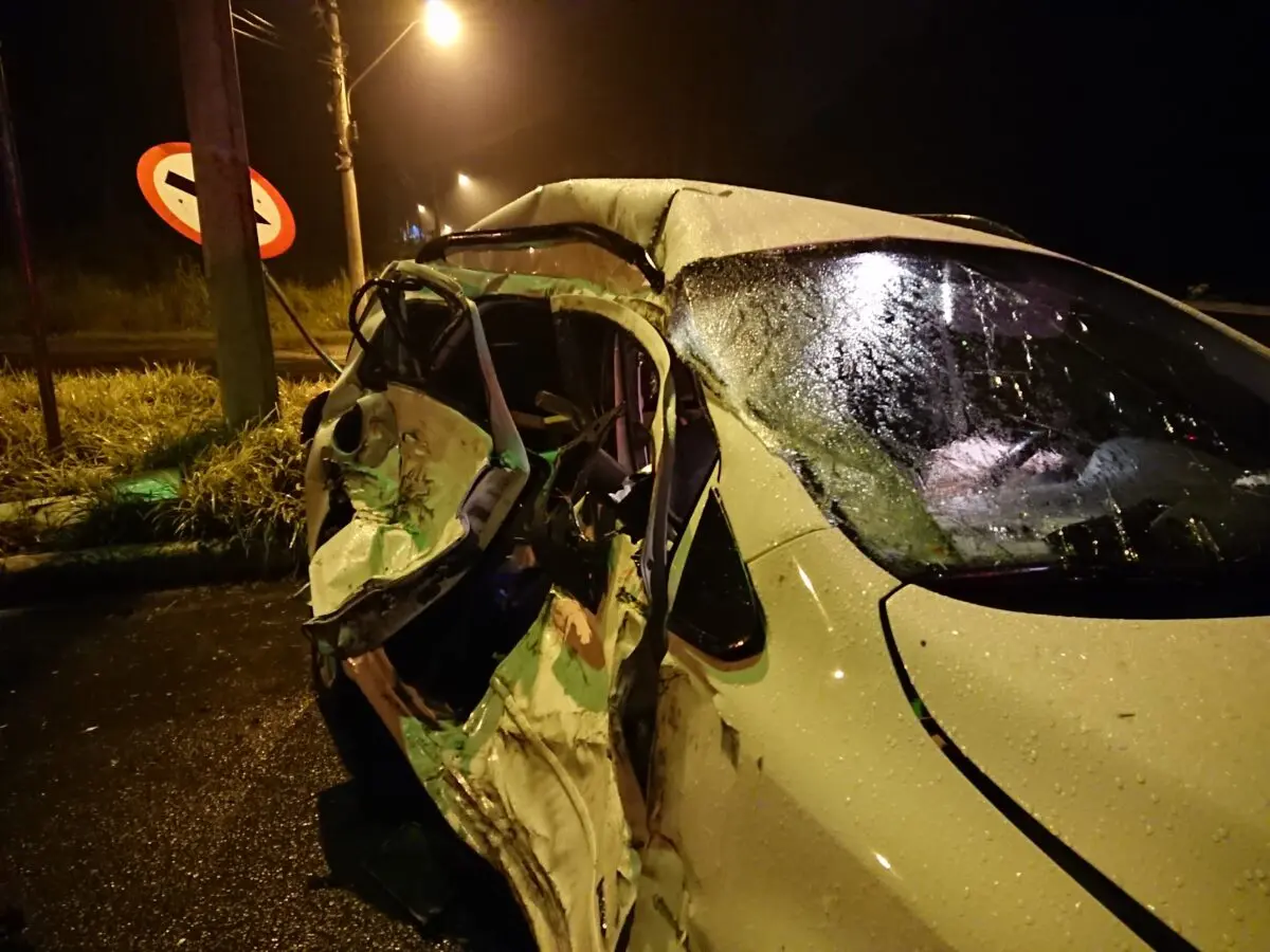 Em Nova Veneza carro é atingido por caminhão na rodovia José Spillere