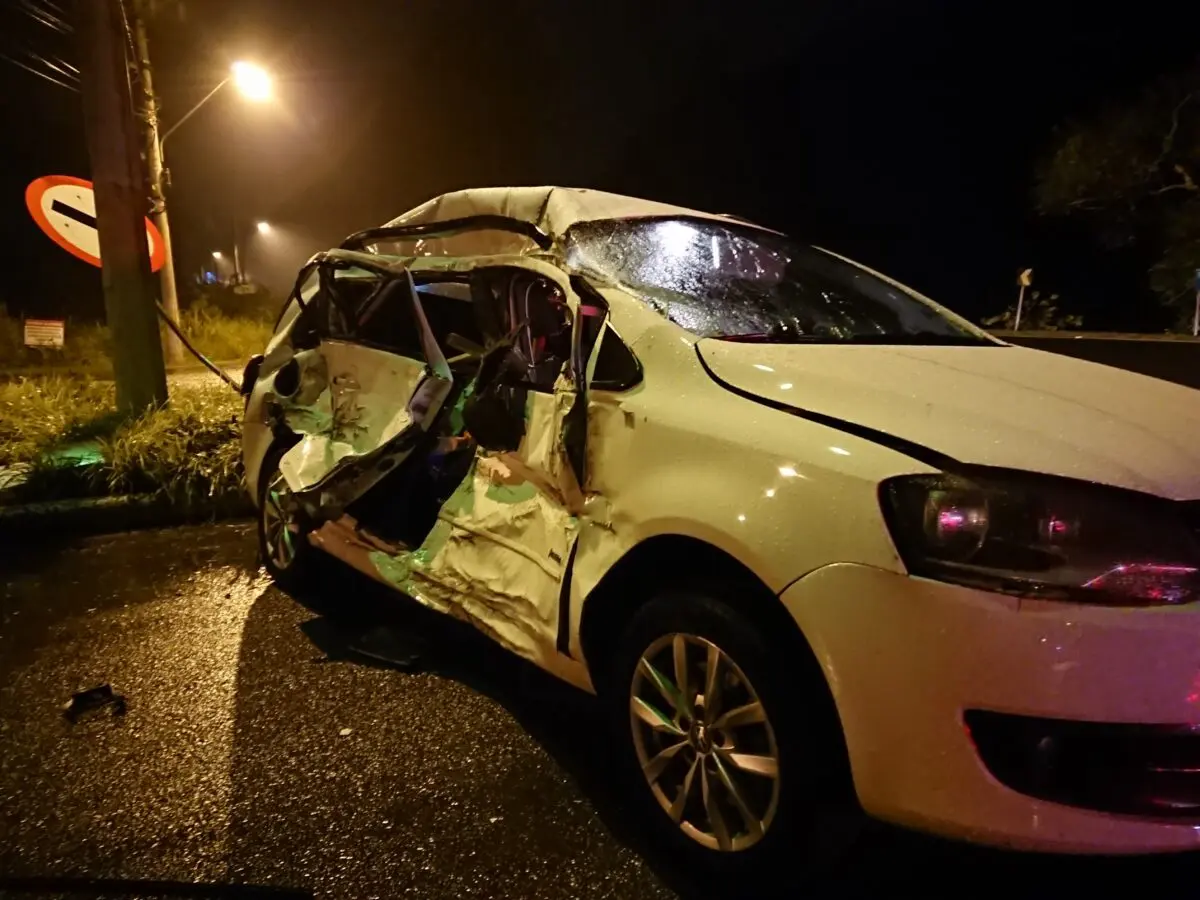 Em Nova Veneza carro é atingido por caminhão na rodovia José Spillere