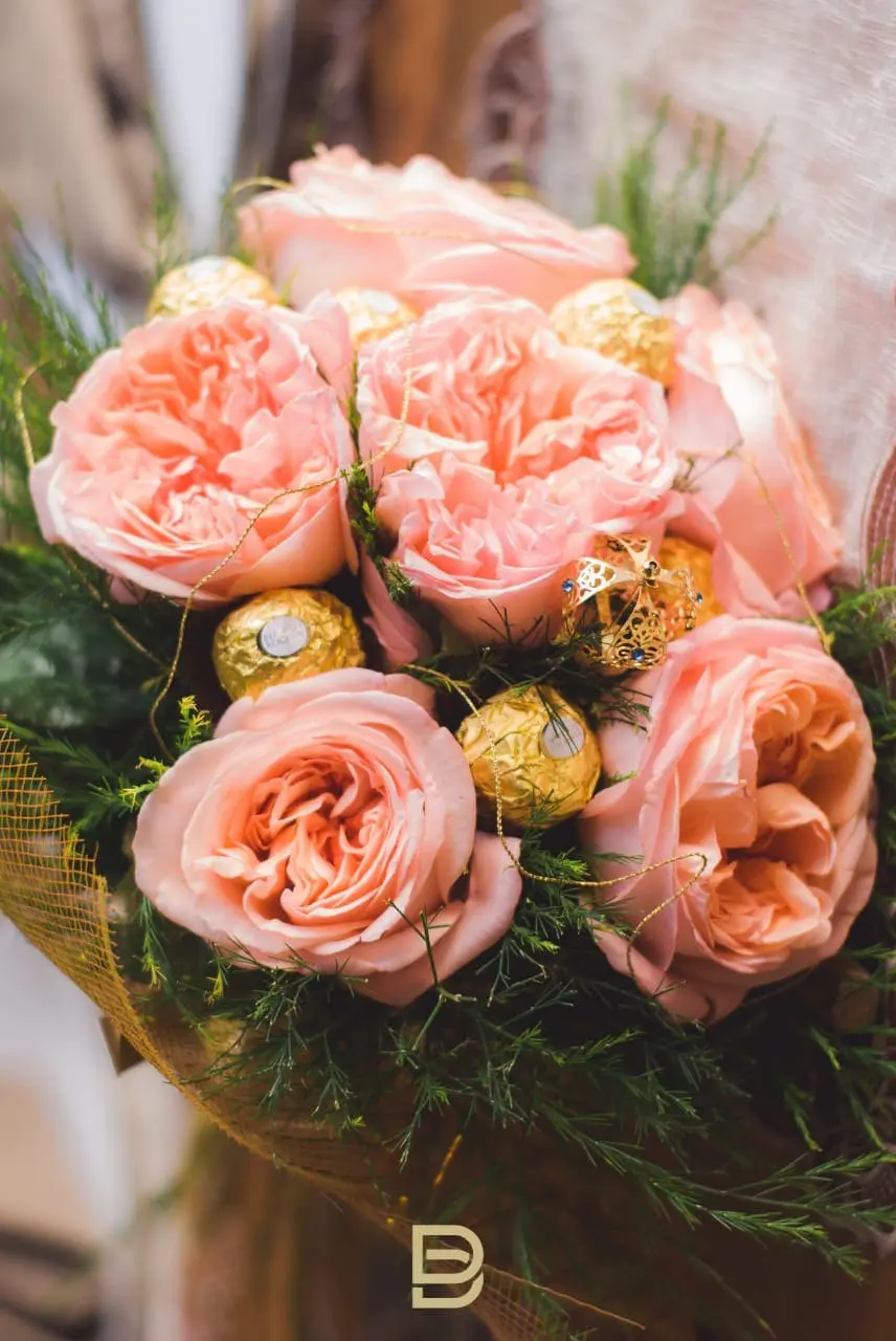 Às mães rainhas, Nó de Pinho oferece as especiais rosas inglesas