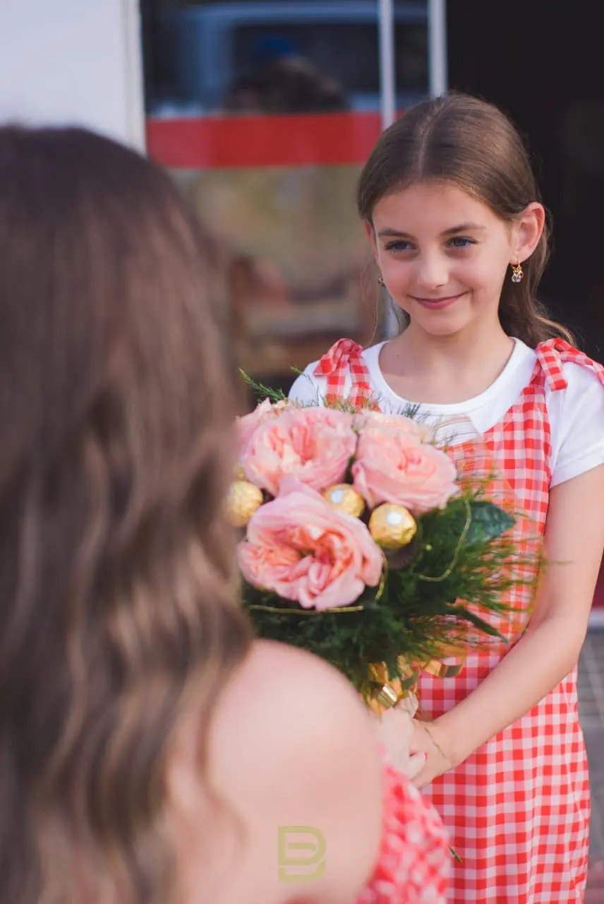 Às mães rainhas, Nó de Pinho oferece as especiais rosas inglesas