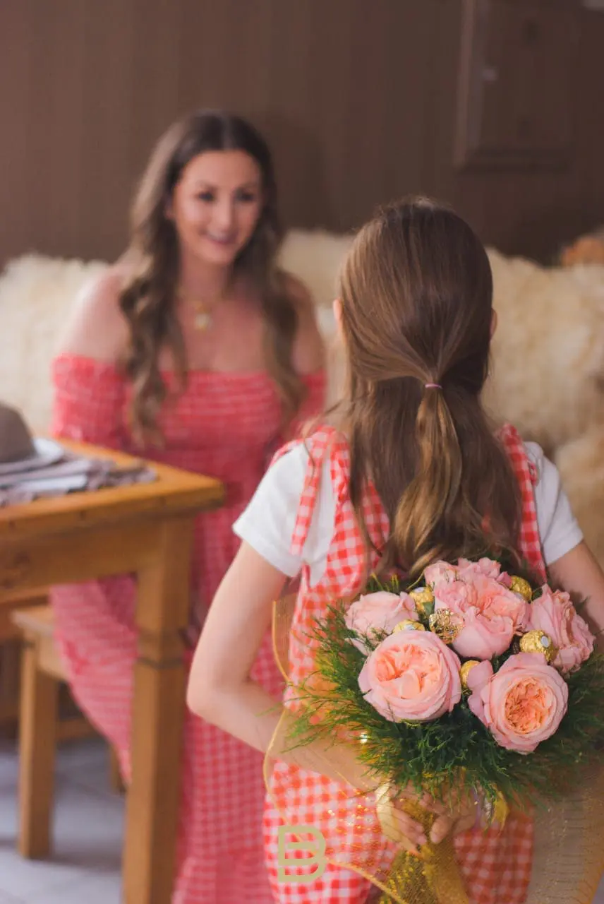 Às mães rainhas, Nó de Pinho oferece as especiais rosas inglesas