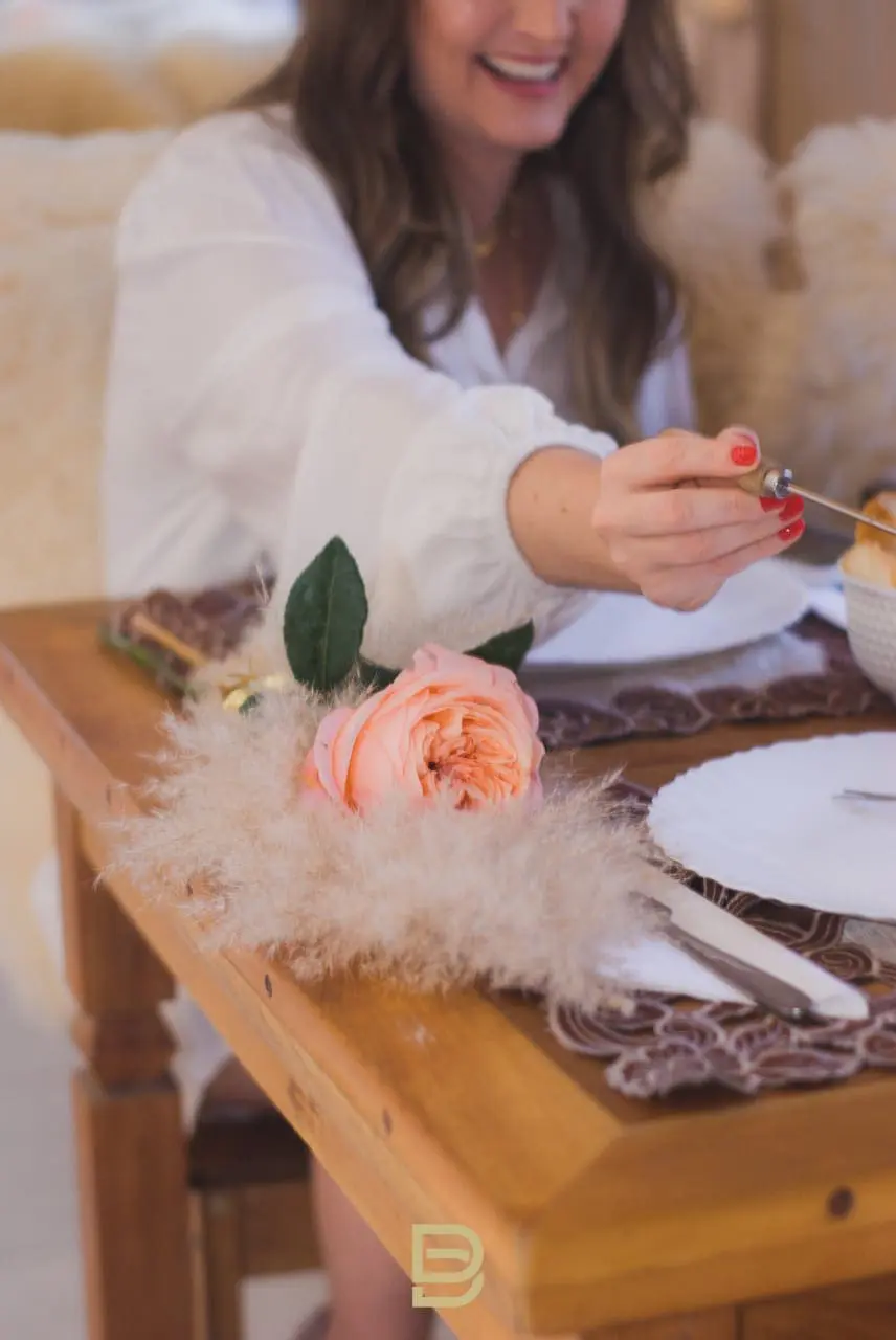 Às mães rainhas, Nó de Pinho oferece as especiais rosas inglesas