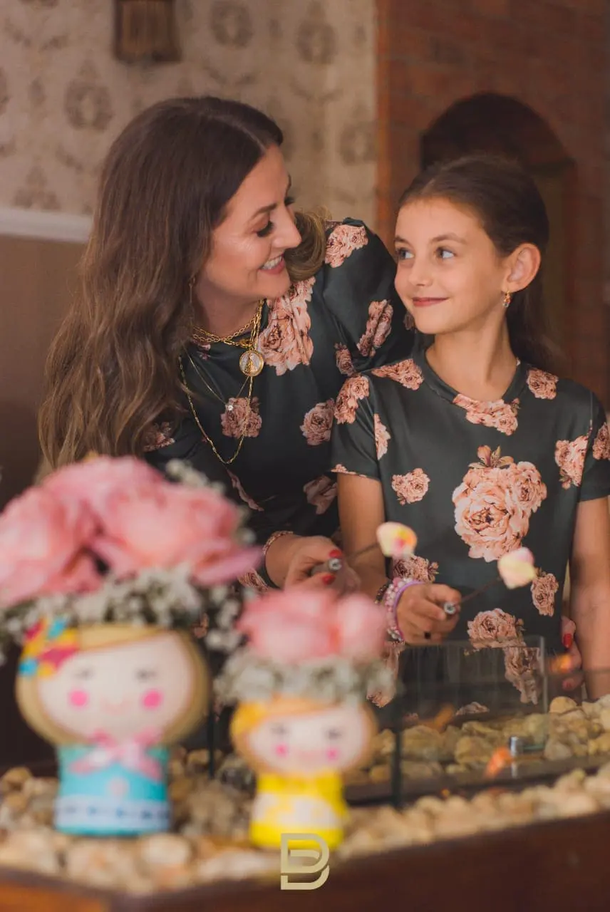 Às mães rainhas, Nó de Pinho oferece as especiais rosas inglesas