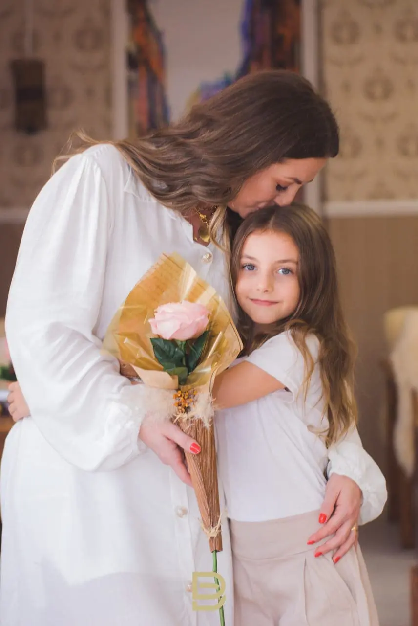 Às mães rainhas, Nó de Pinho oferece as especiais rosas inglesas