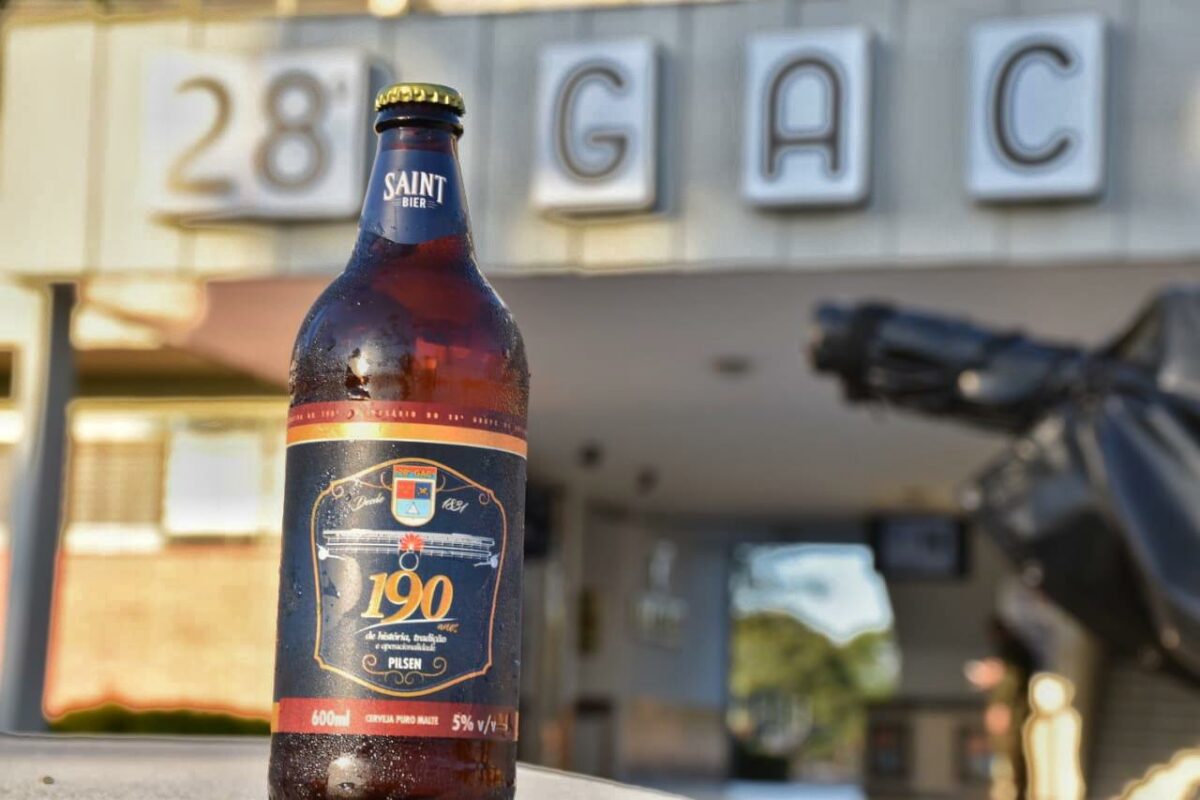 Cervejaria Santa Catarina lança rótulo exclusivo em homenagem aos 190 anos do 28º GAC