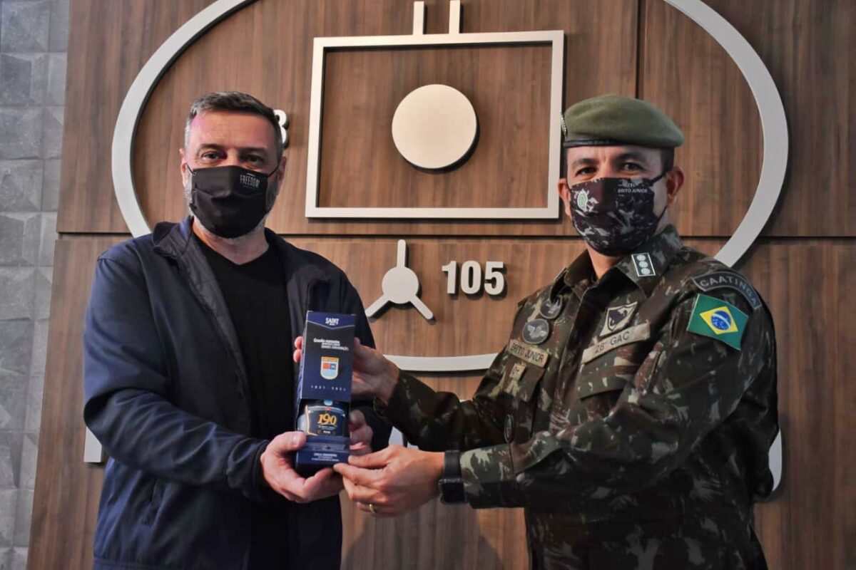 Cervejaria Santa Catarina lança rótulo exclusivo em homenagem aos 190 anos do 28º GAC