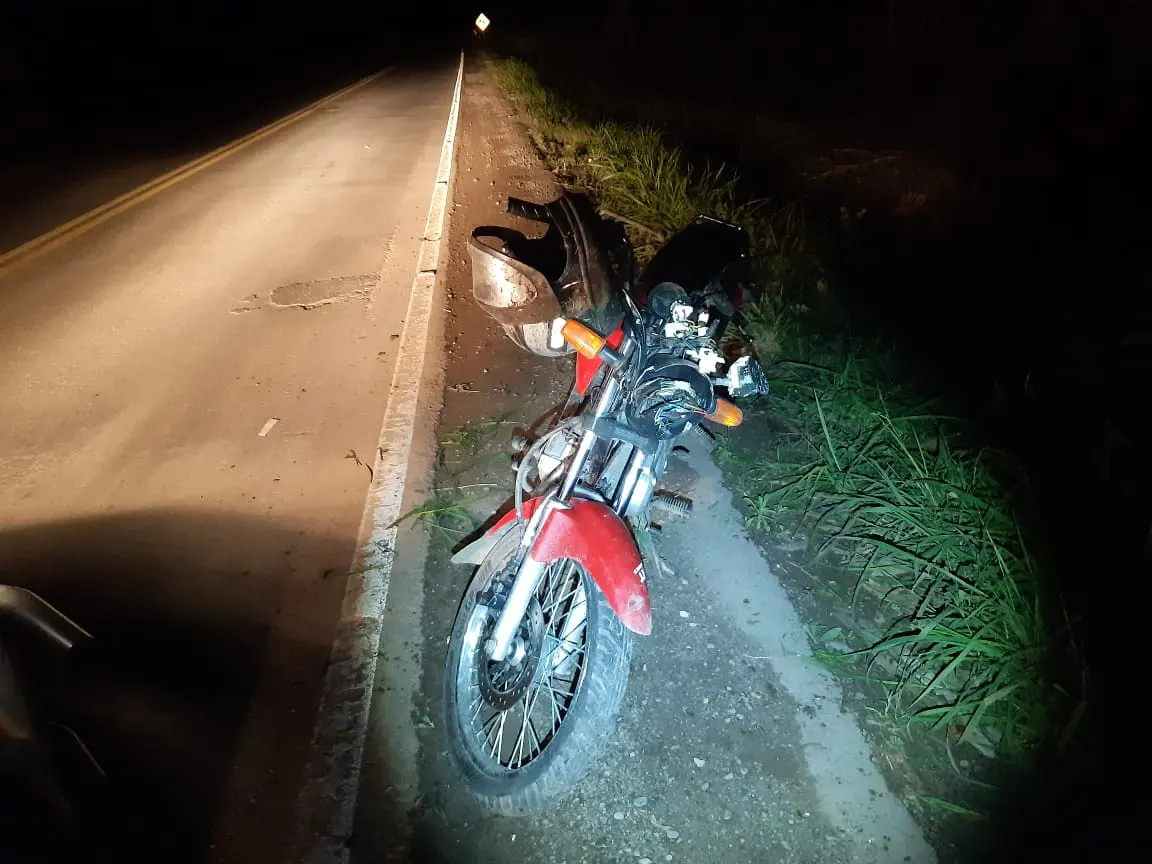 Motociclista fica ferido após cair em buraco na rodovia Lírio Rosso