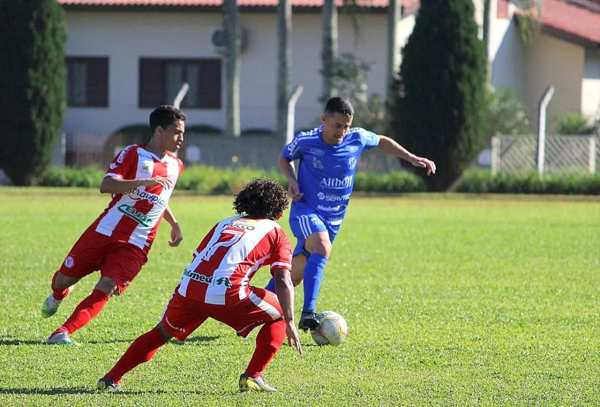 Caravaggio FC realiza jogo-treino com o Hercílio Luz