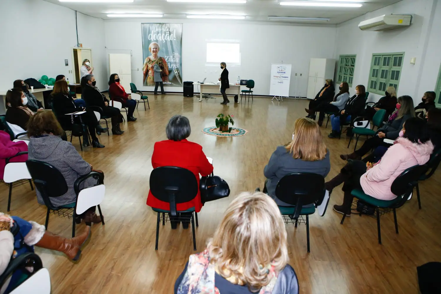 Núcleo Feminino da Coopera abre trabalhos no Integra Coopera