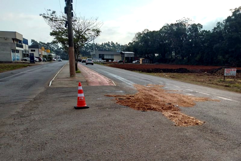 Caminhão de Nova Veneza se envolve em acidente de trânsito em Forquilhinha