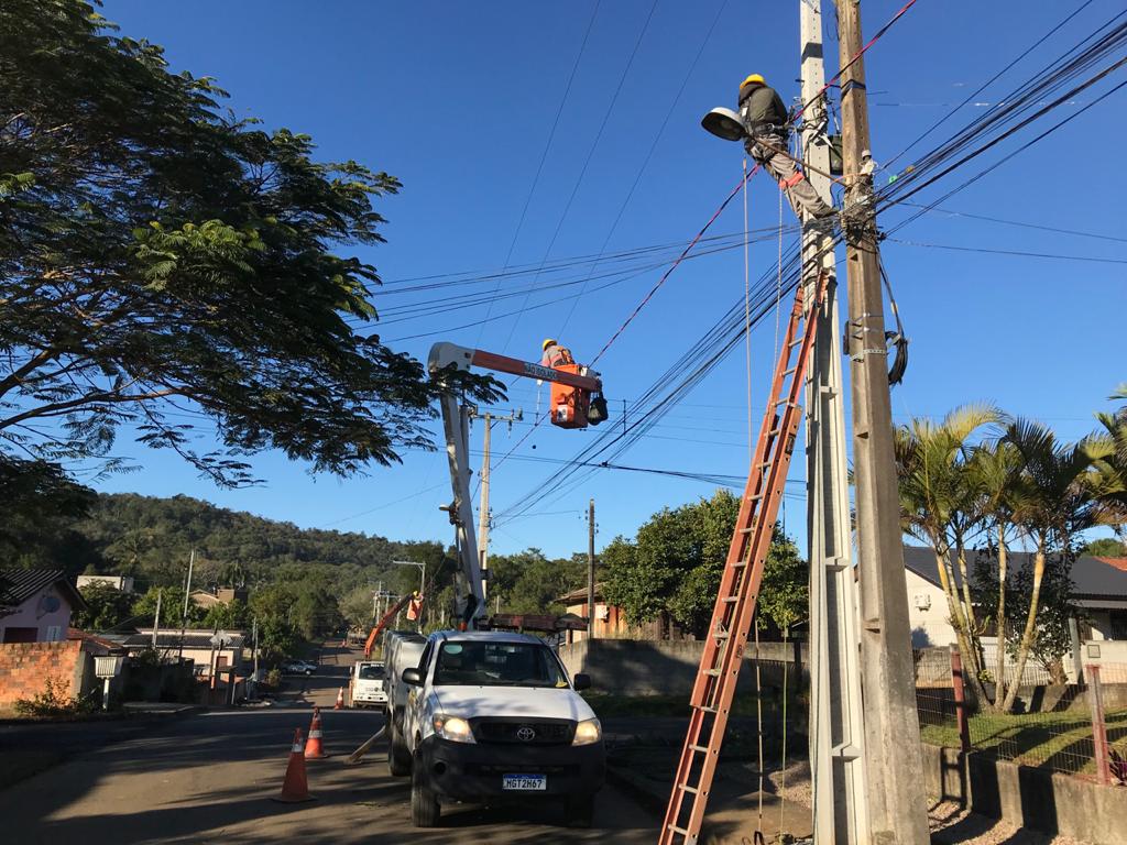 Coopera conclui reforma da rede elétrica em Jardim Esteves