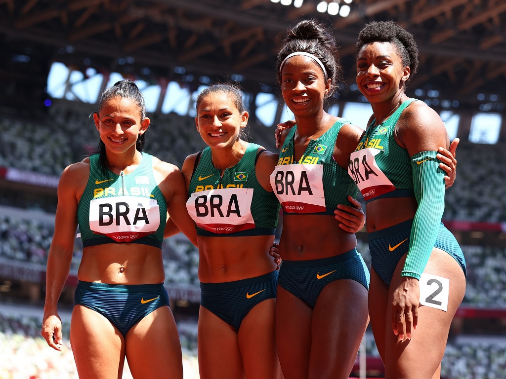 Olimpíadas: Ana Claudia Lemos se despede de Tóquio com a melhor marca do ano no revezamento 4x100