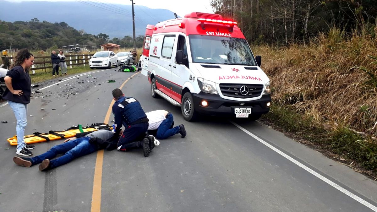 Grave acidente entre moto e carro é registrado no interior de Nova Veneza