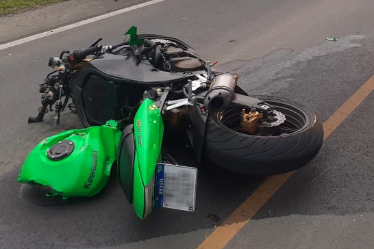 Grave acidente entre moto e carro é registrado no interior de Nova Veneza