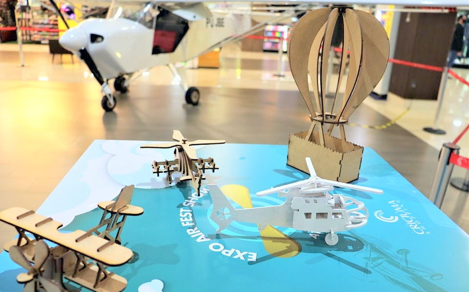 Exposição gratuita de aviões já recebe visitantes no Criciúma Shopping