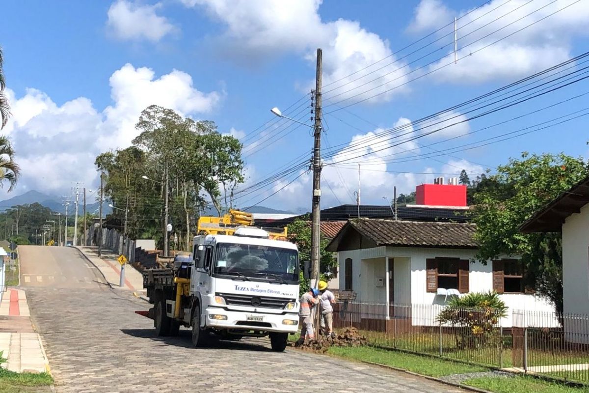 Parte do Centro de Nova Veneza ficará sem energia nesta quinta-feira 1 Manutenção da rede elétrica da Celesc no Centro de Nova Veneza.