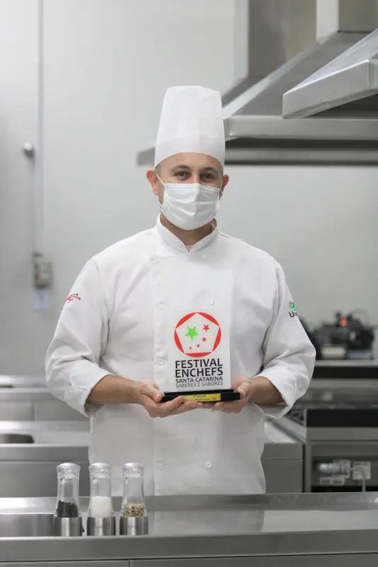 Acadêmico do curso de Gastronomia da Unesc conquista premiação em festival estadual