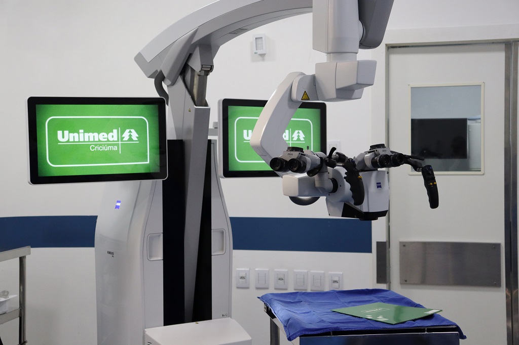 Unimed Criciúma adquire moderno sistema de visualização robótica da alemã ZEISS