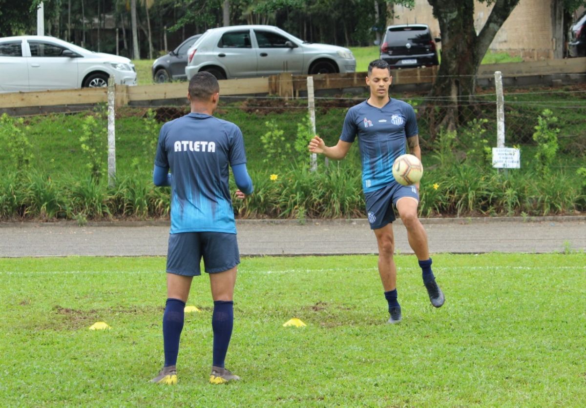 Caravaggio encerra preparativos para jogo deste domingo