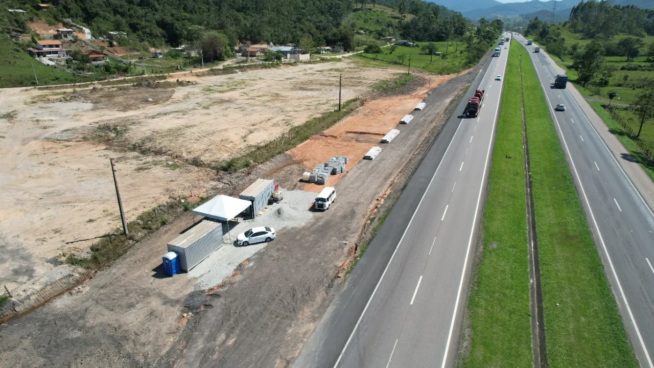 CCR ViaCosteira inicia construção das Bases fixas do SAU na BR-101 Sul/SC
