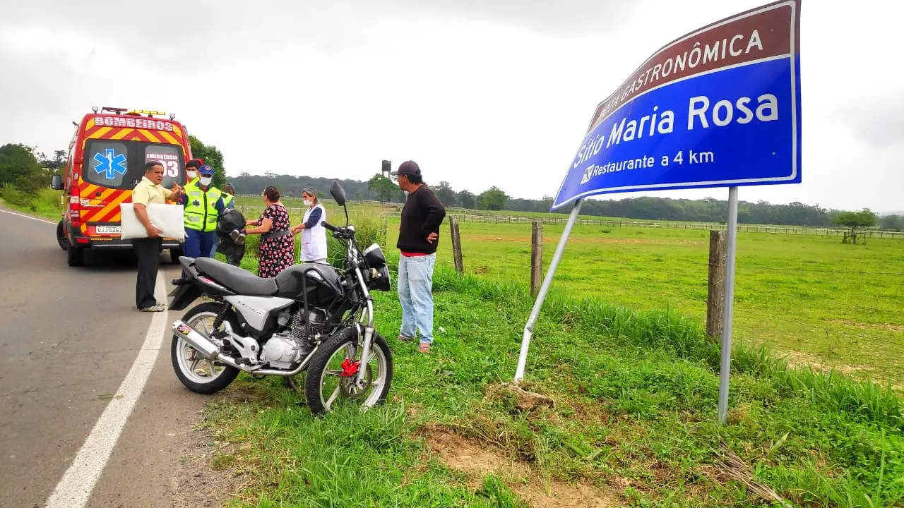 Após acidente, motociclista é encaminhada ao hospital São Marcos