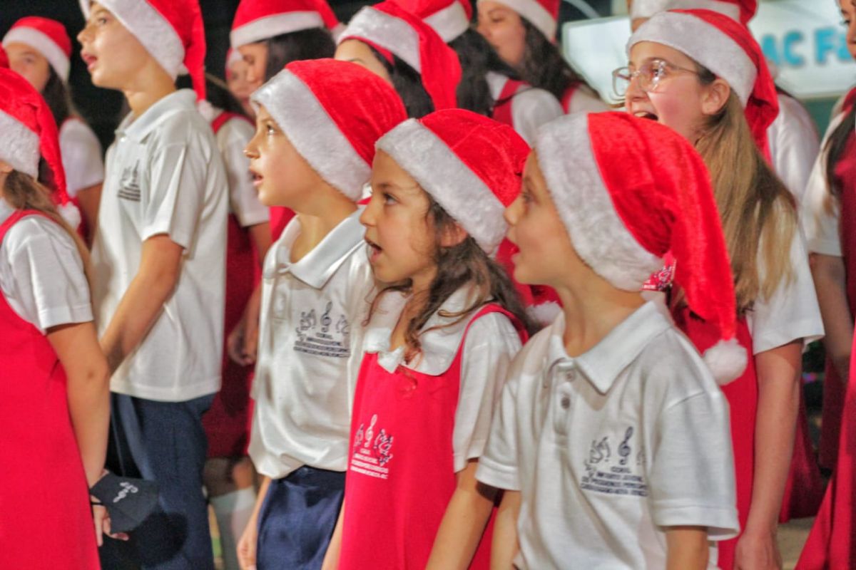 Chegada do Papai Noel marca início do Natal em Nova Veneza