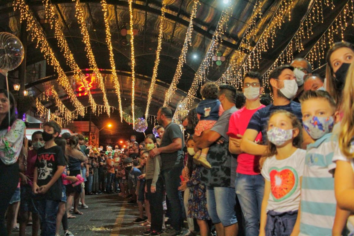 Chegada do Papai Noel marca início do Natal em Nova Veneza