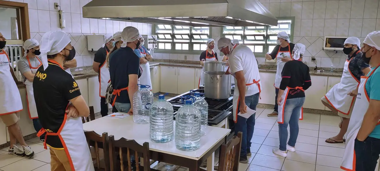 “Ein prosit”: cooperados aprendem a fazer cerveja artesanal no Integra Coopera